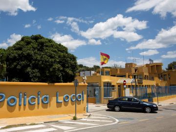 Vista exterior de la comisaría de la Policía Local de la localidad malagueña de Estepona Vista exterior de la comisaría de la Policía Local de la localidad malagueña de Estepona