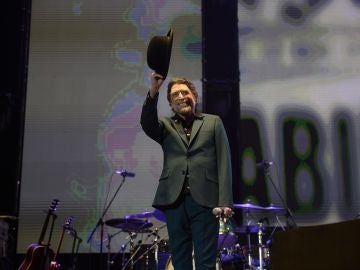 El cantante y compositor Joaquín Sabina durante el concierto El cantante y compositor Joaquín Sabina durante el concierto