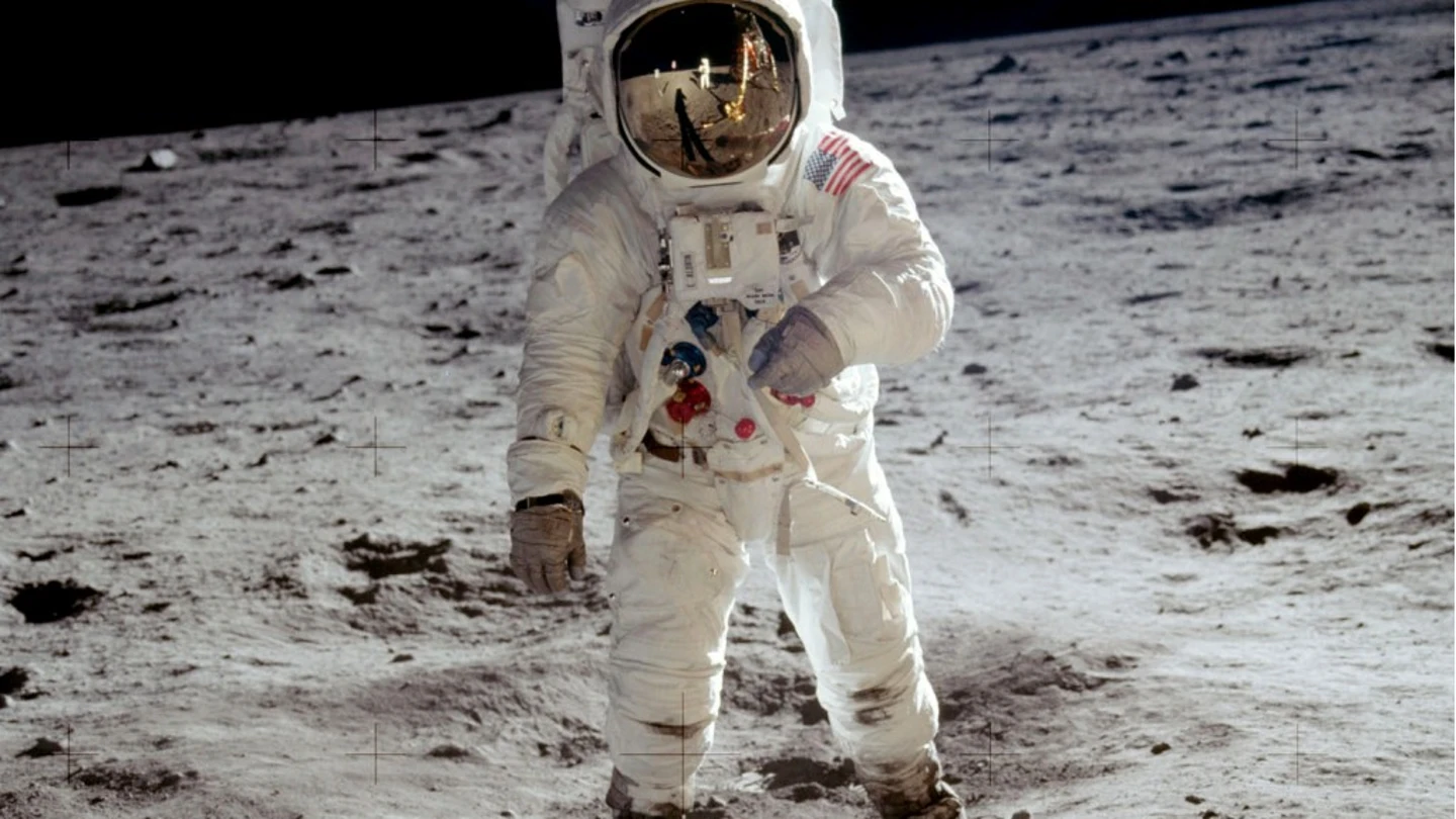 El astronauta Amstrong en la luna El astronauta Amstrong en la luna