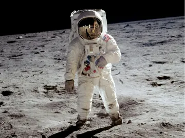 El astronauta Amstrong en la luna El astronauta Amstrong en la luna
