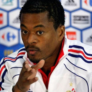 Evra carga contra Domenech Evra carga contra Domenech