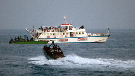 Soldados israelíes interceptan un barco que se dirige a Gaza Soldados israelíes interceptan un barco que se dirige a Gaza