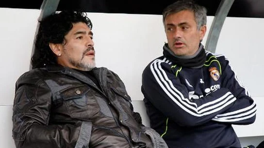 Maradona en una imagen de archivo junto a Mourinho Maradona en una imagen de archivo junto a Mourinho