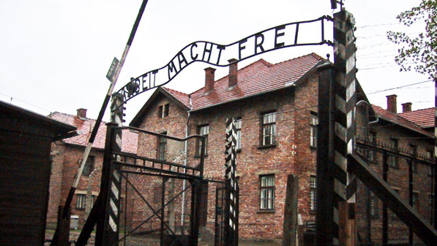 Condenado el sueco que plane&oacute; el robo del lema de la entrada de Auschwitz