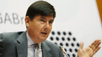 Manuel Pimentel mediará en el conflicto de los controladores