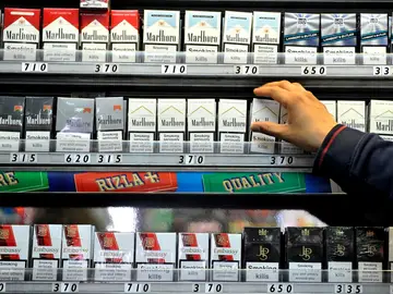 Cajetillas de tabaco en una tienda de Londres