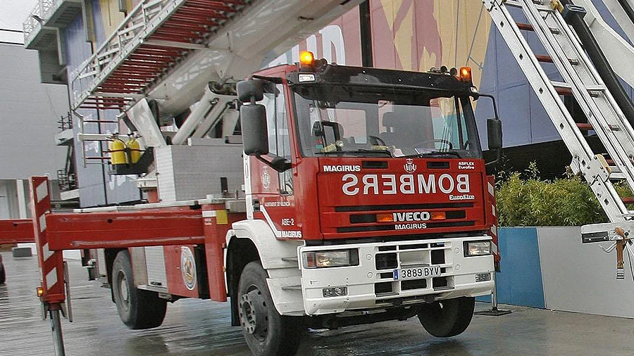 Los bomberos se movilizan para evacuar la piscina Los bomberos se movilizan para evacuar la piscina