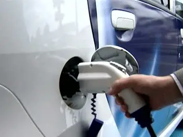 Recarga de un coche eléctrico Recarga de un coche eléctrico