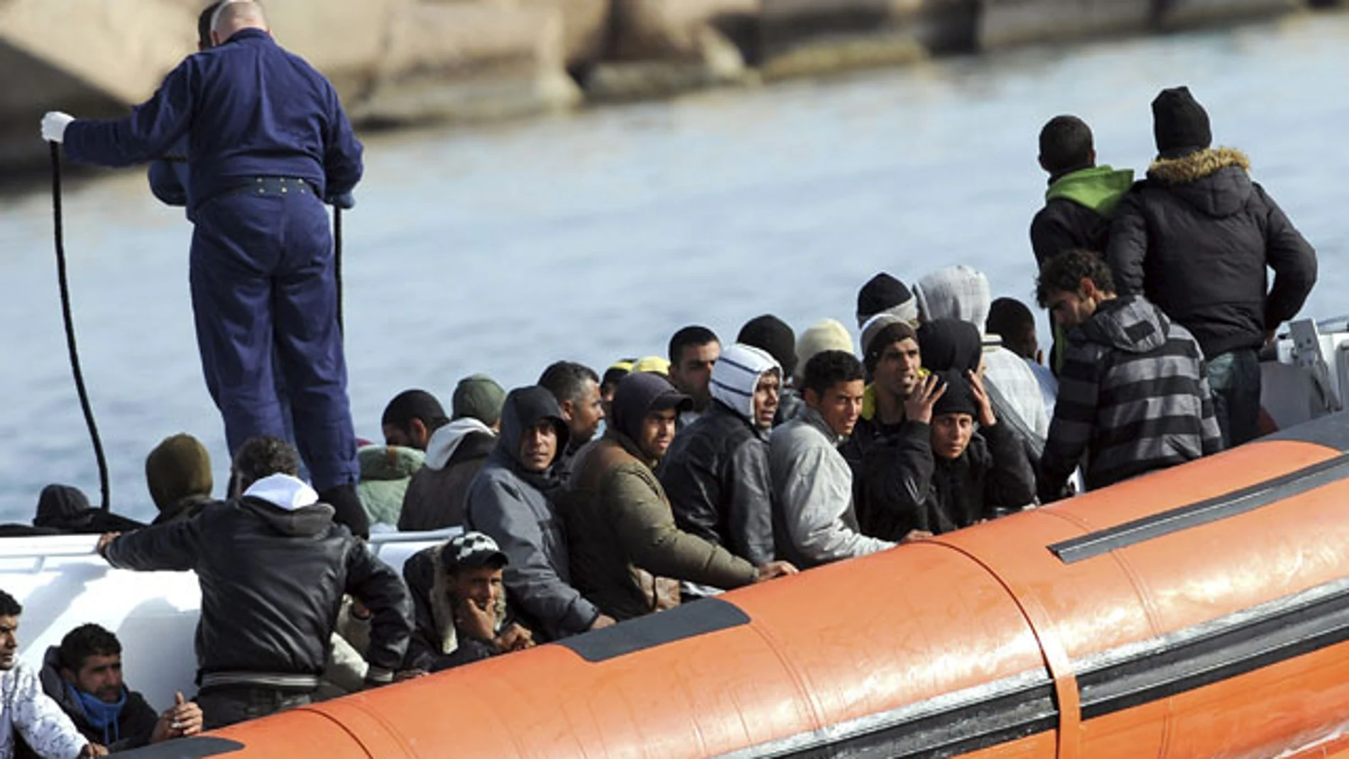 Inmigrantes llegando a Lampedusa