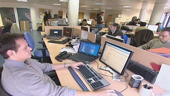 La OCDE revela en un estudio que los españoles trabajan más horas que los alemanes. La OCDE revela en un estudio que los españoles trabajan más horas que los alemanes.