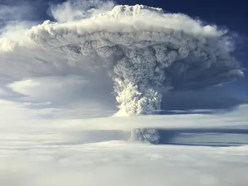 Impresionante nube de cenizas Impresionante nube de cenizas