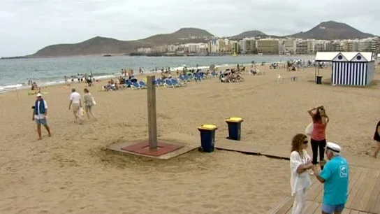 Ya ondean las 38 banderas azules en las playas canarias Ya ondean las 38 banderas azules en las playas canarias