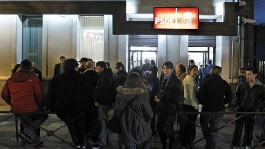 Simpatizantes del PSOE en Ferraz Simpatizantes del PSOE en Ferraz