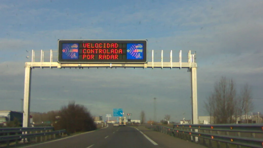 Velocidad controlada por Radar