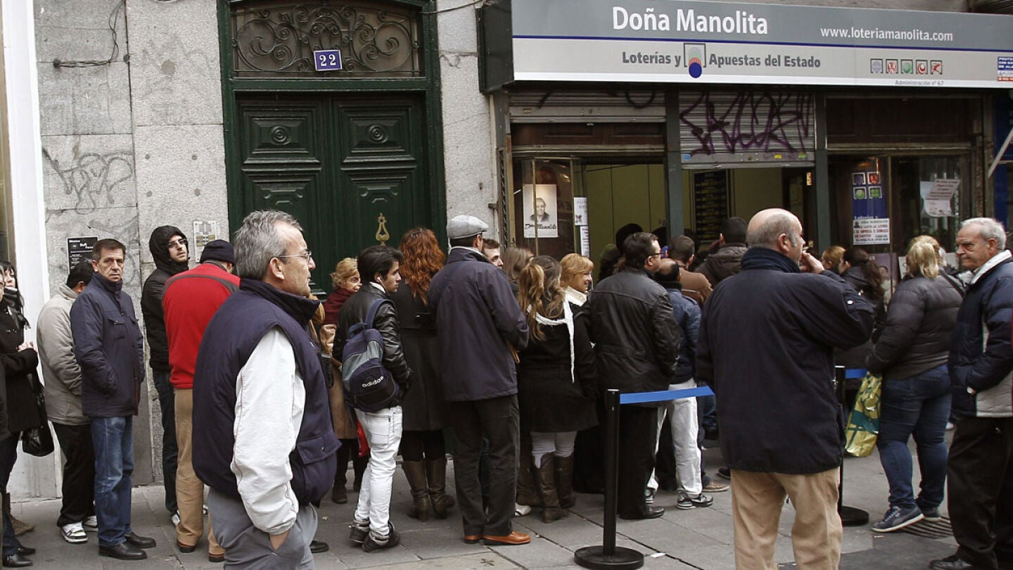 Colas en la administraci&oacute;n de Loter&iacute;as de Do&ntilde;a Manolita