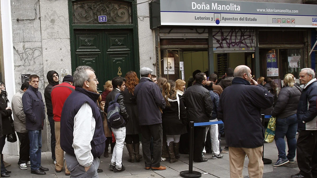 Colas en la administraci&oacute;n de Loter&iacute;as de Do&ntilde;a Manolita