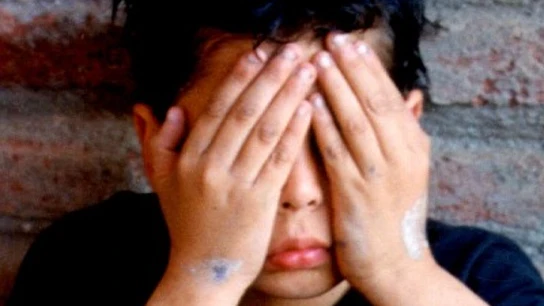 acoso infantil Imagen de un niño víctima de acoso