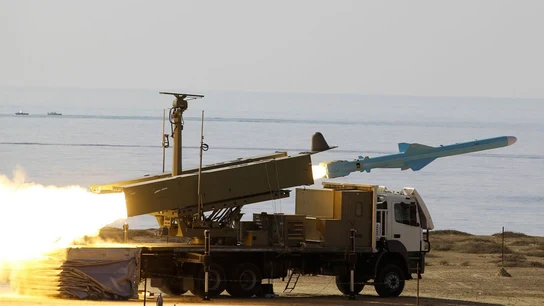 Un misil 'Qader' parte desde una lanzadera del ejército iraní cerca del Estrecho de Ormuz, el 2 de enero Un misil 'Qader' parte desde una lanzadera del ejército iraní cerca del Estrecho de Ormuz, el 2 de enero