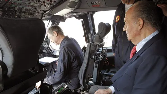 Rey pilota avión militar Rey pilota avión militar