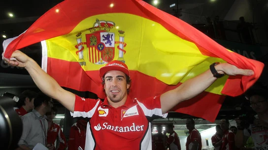 Alonso celebra su victoria en el GP de Malasia. Alonso celebra su victoria en el GP de Malasia.