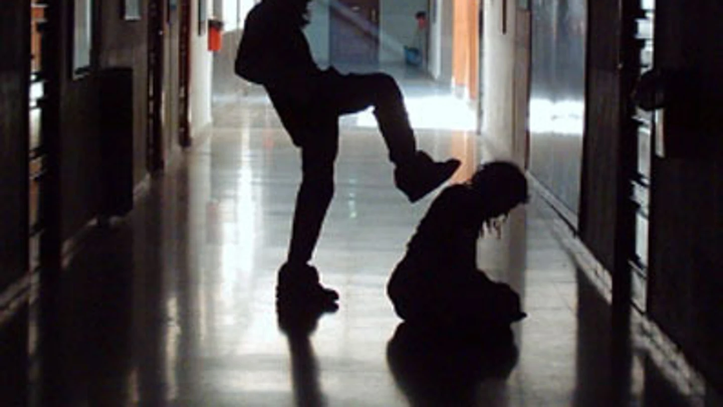 Acoso escolar Acoso escolar. Las sombras más oscuras de la educación