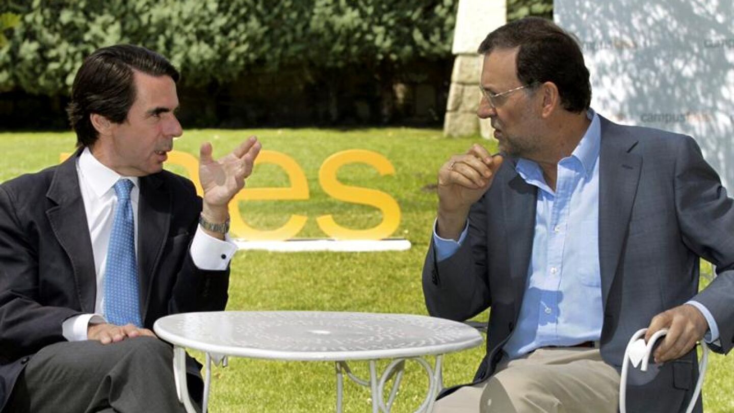 El jefe del Ejecutivo, Mariano Rajoy, y el presidente de FAES, Jos&eacute; Mar&iacute;a Aznar