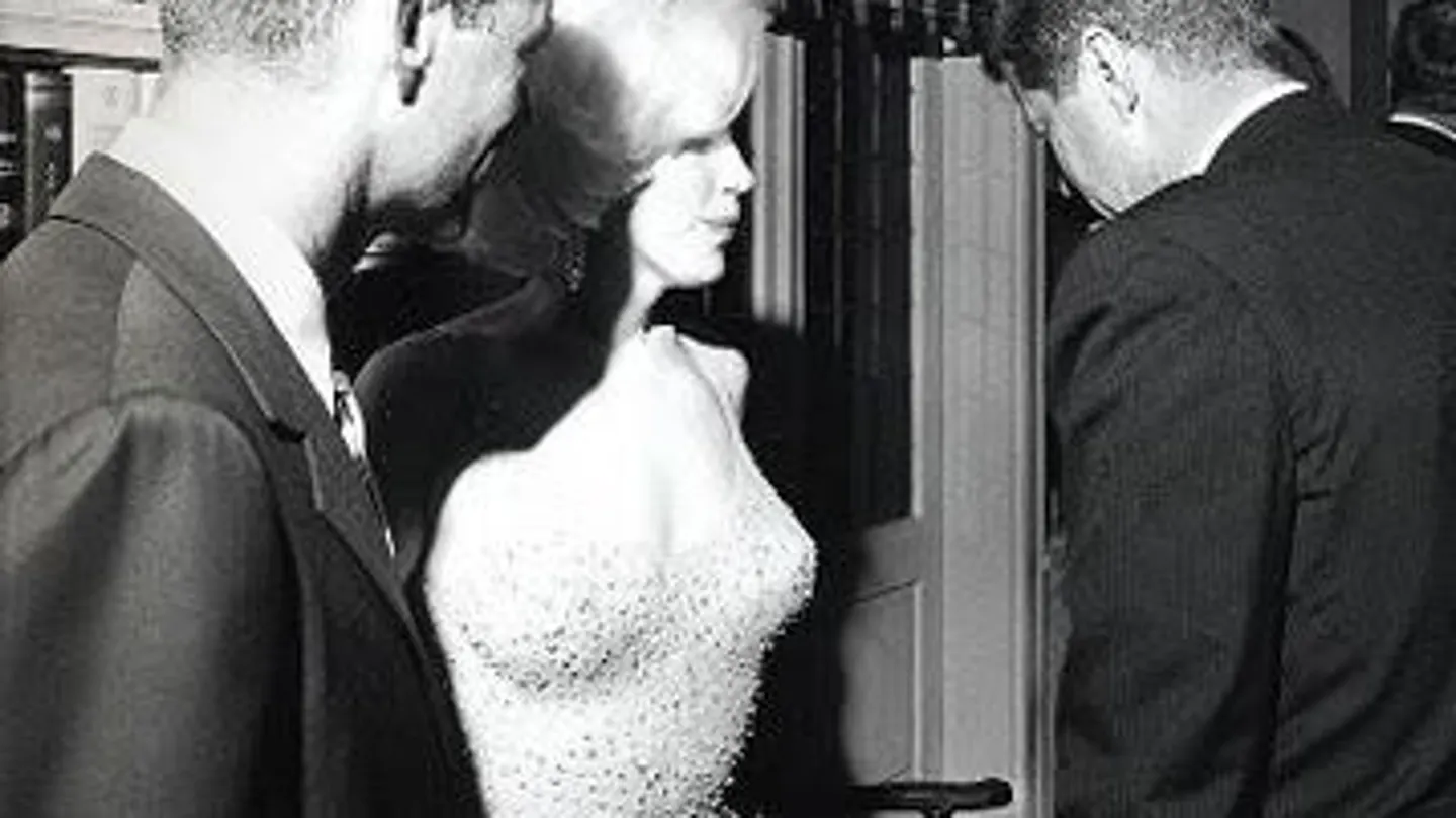 Con sus dos amantes, Jack y Robert Kennedy Con sus dos amantes, Jack y Robert Kennedy