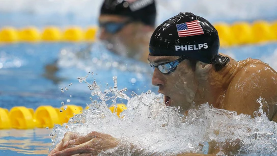 Phelps nada a braza por delante de Lochte Phelps nada a braza por delante de Lochte