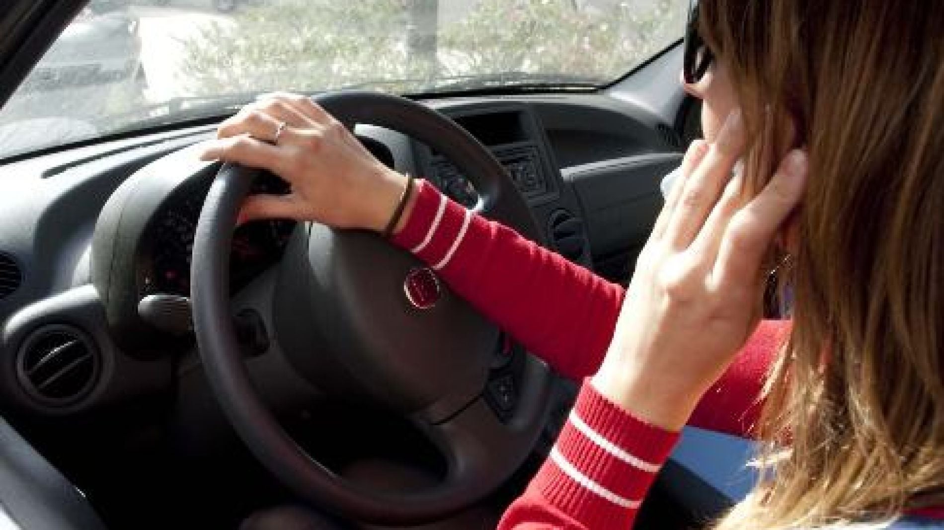 Uso del tel&eacute;fono m&oacute;vil al volante