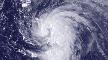 'Nadine' se aproxima peligrosamente a Canarias