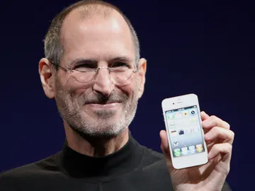 Steve Jobs muestra un terminal iPhone Steve Jobs muestra un terminal iPhone