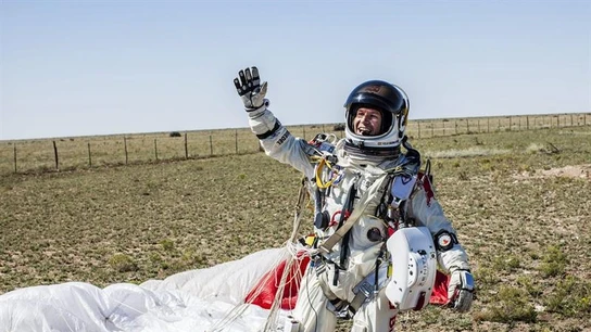 Felix Baumgartner tras regresar a La Tierra de su salto desde la estratosfera en 2013 Felix Baumgartner tras regresar a La Tierra de su salto desde la estratosfera en 2013