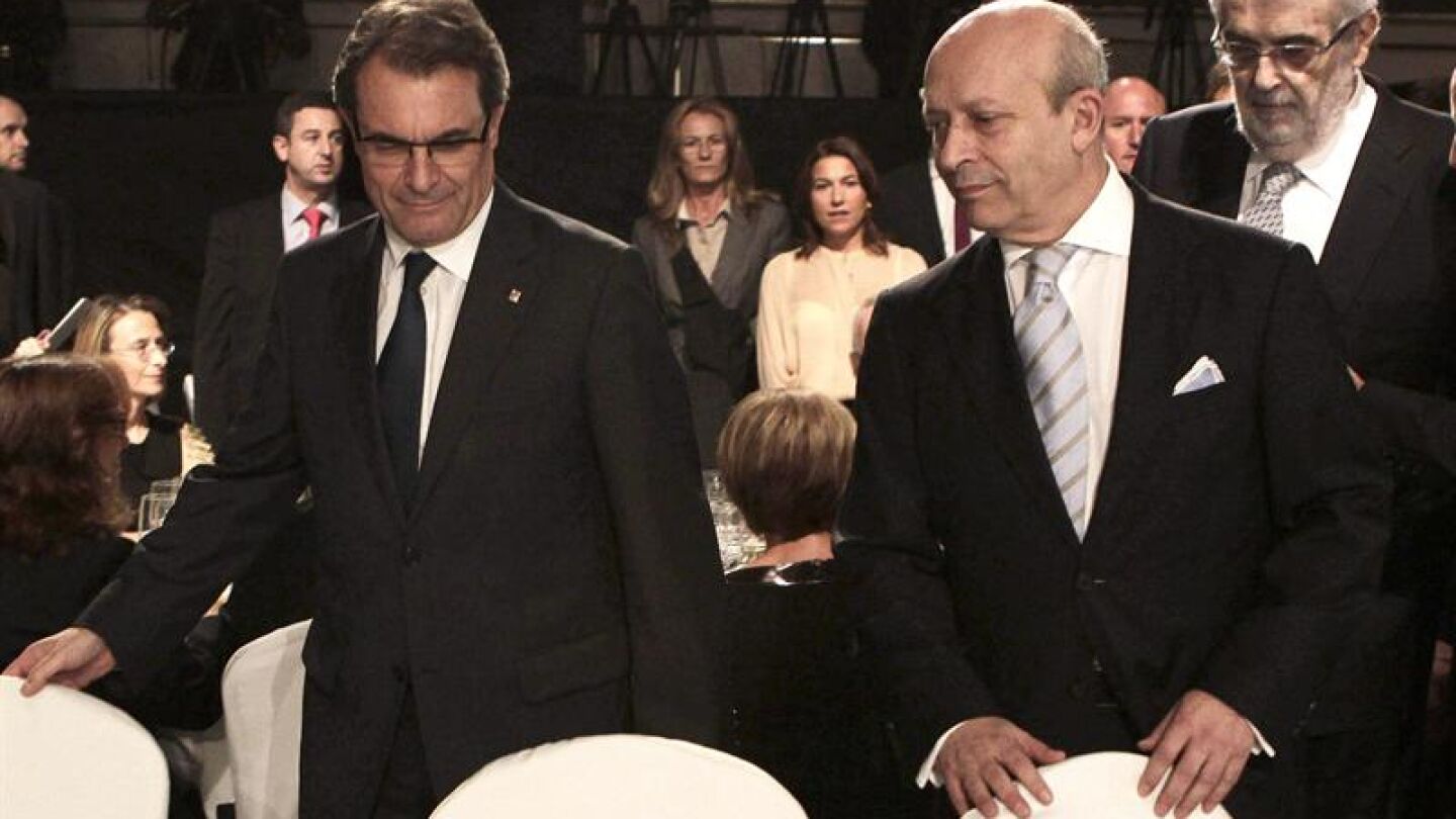 El ministro de Educaci&oacute;n, Jos&eacute; Ignacio Wert; el presidente de la Generalitat, Artur Mas, y el presidente del Grupo Planeta, Jos&eacute; Manuel Lara