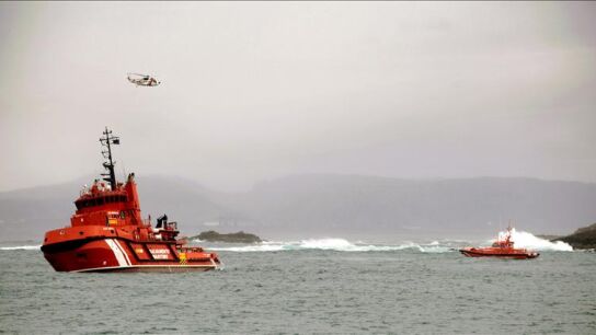 Salvamento Mar&iacute;timo reanuda la b&uacute;squeda de una patera con 71 inmigrantes