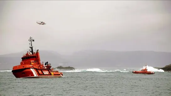 Salvamento Marítimo reanuda la búsqueda de una patera con 71 inmigrantes Salvamento Marítimo reanuda la búsqueda de una patera con 71 inmigrantes