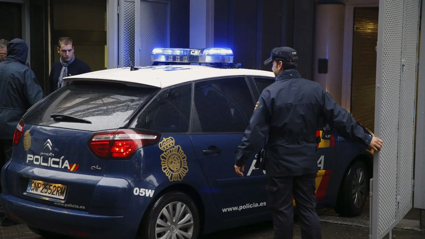 Coche de la Policía Nacional en una comisaría de León Coche de la Policía Nacional en una comisaría de León