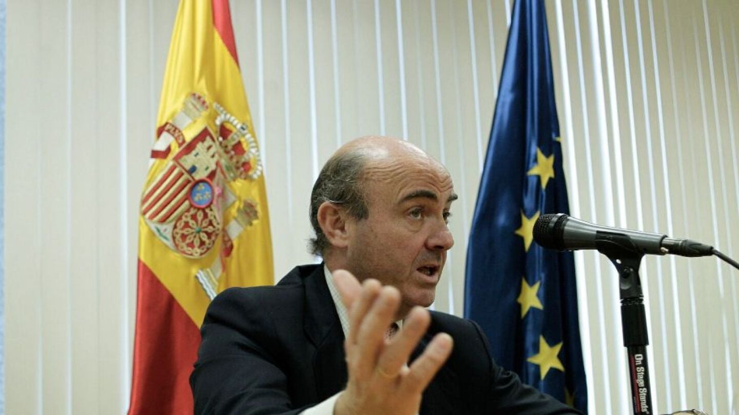 Luis de Guindos comparece ante los medios -Archivo-