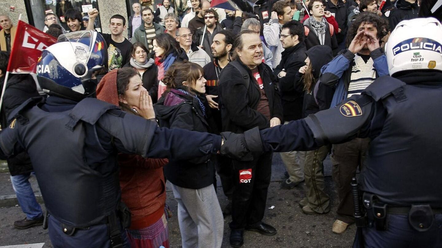 Enfrentamiento entre la Polic&iacute;a y los piquetes informativos en Madrid