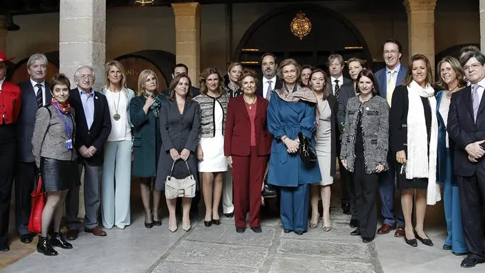 Doña Sofía con las primeras damas Doña Sofía con las primeras damas