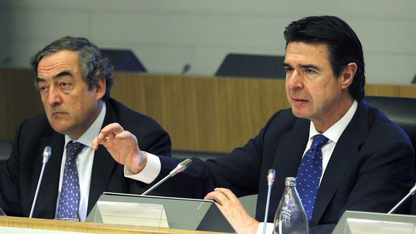 El ministro de Industria, Jos&eacute; Manuel Soria, y el presidente de la CEOE, Juan Rosell.