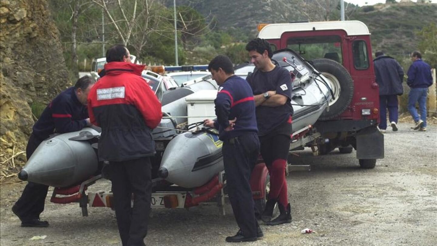 Imagen de un equipo de buceadores especialistas en rescate acu&aacute;tico.