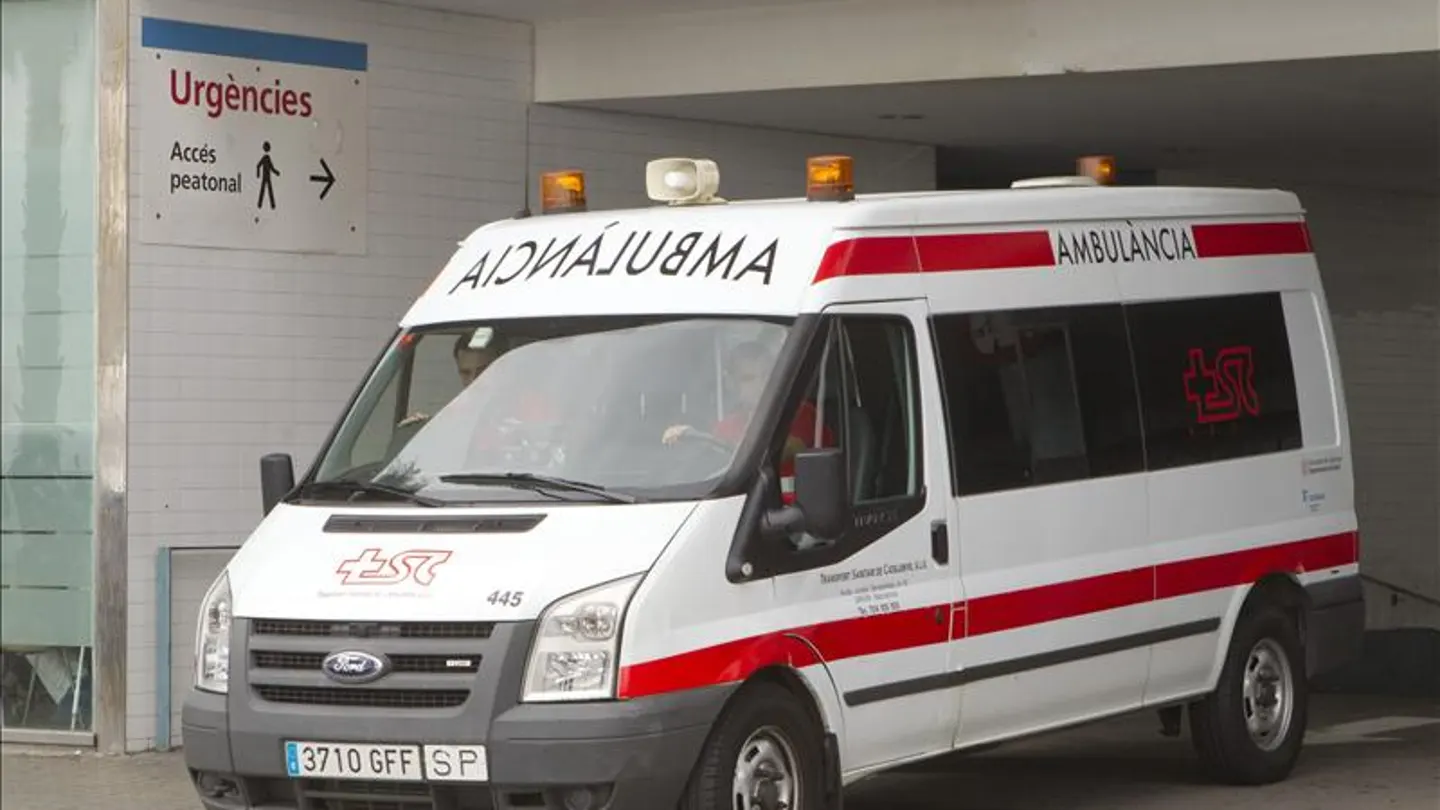 Una ambulancia en el Hospital del Mar de Barcelona Una ambulancia en el Hospital del Mar de Barcelona