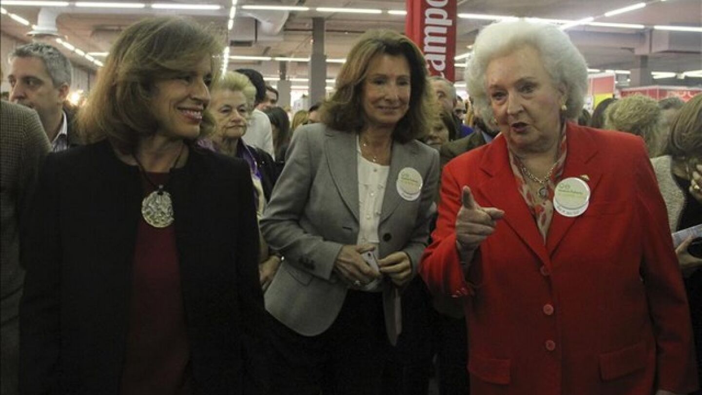 Ana Botella y la infanta Do&ntilde;a Pilar, en la apertura de 'El Rastrillo'