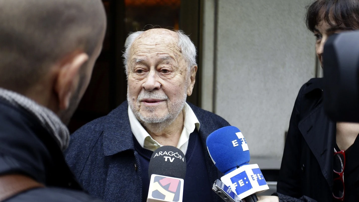 El director de cine Jaime de Armiñán habla con los periodistas en el tanatorio de la M-30 El director de cine Jaime de Armiñán habla con los periodistas en el tanatorio de la M-30