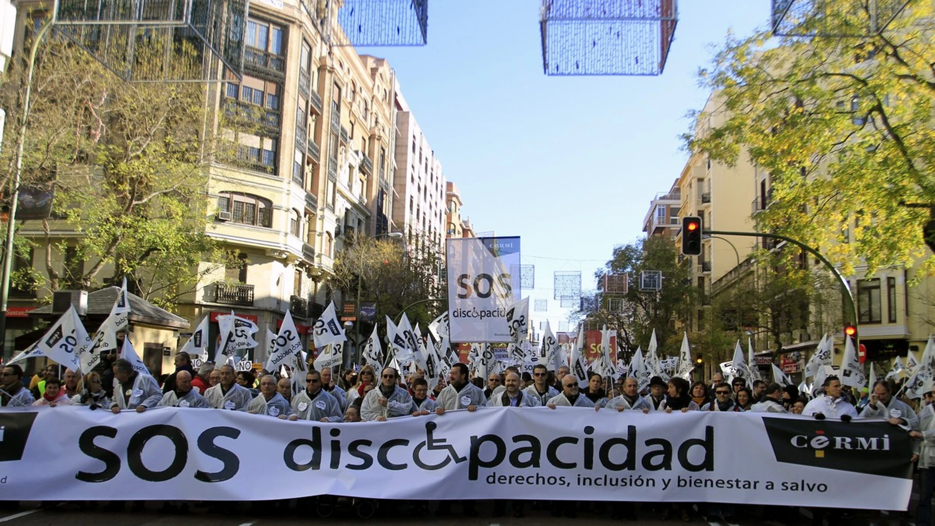 Miles de discapacitados protestan en Madrid contra los recortes