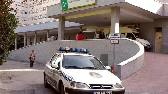 Un coche de la policía local Un coche de la policía local