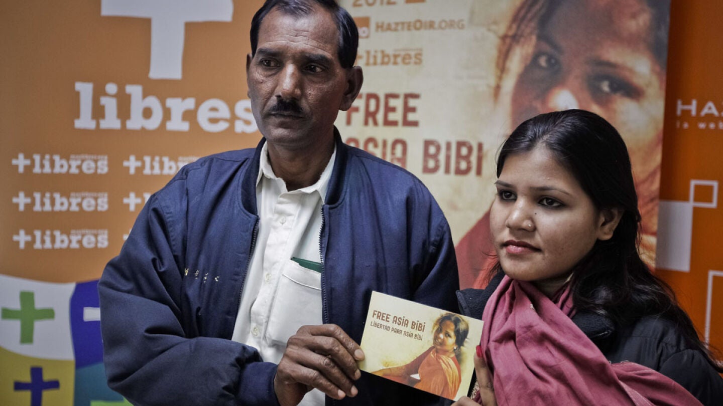El Gobierno espa&ntilde;ol traslada a la familia paquistan&iacute; condenada a muerte Asia Bibi