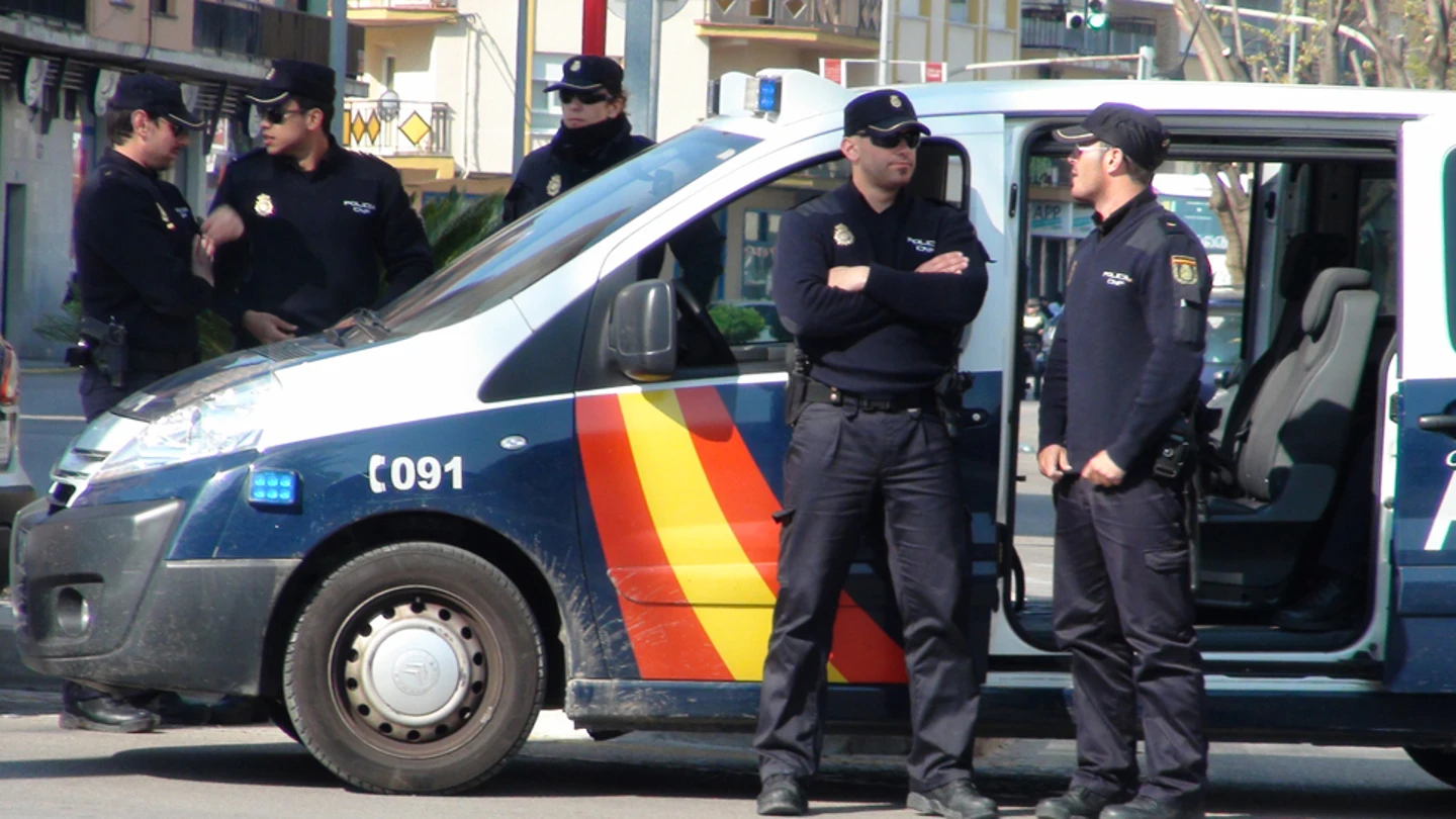Agentes de la Policía Nacional Agentes de la Policía Nacional