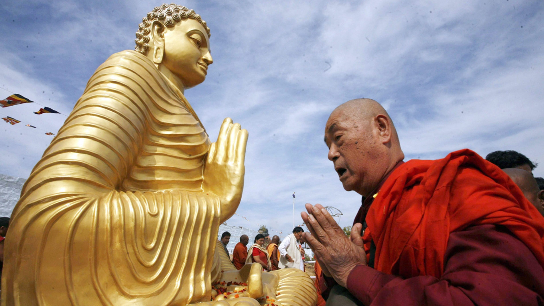 Rezando a Buda en la India (27-01-2013)