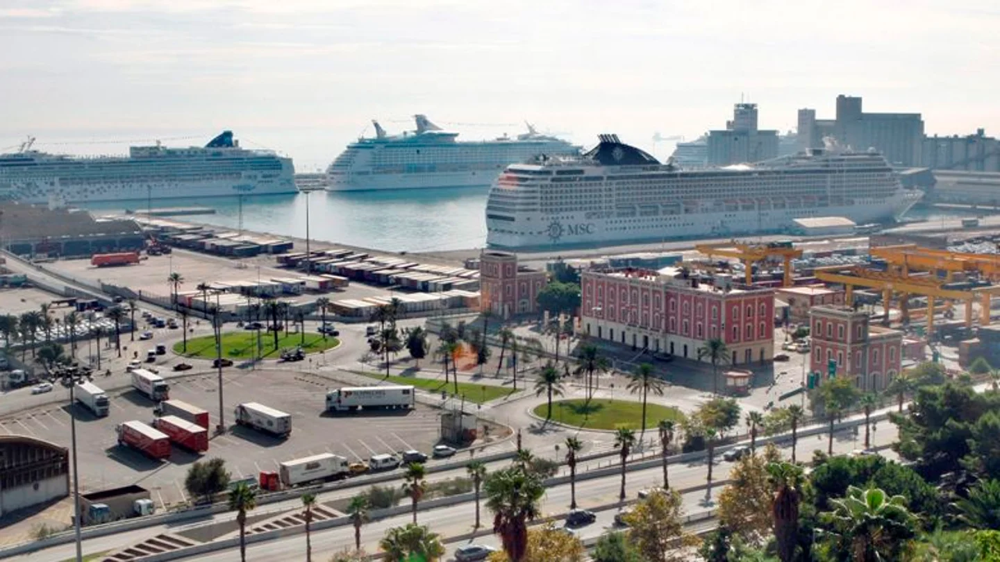 Vista general del puerto de Barcelona Vista general del puerto de Barcelona